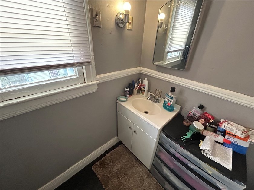This single-family home is a turnkey investment opportunity - photo 11