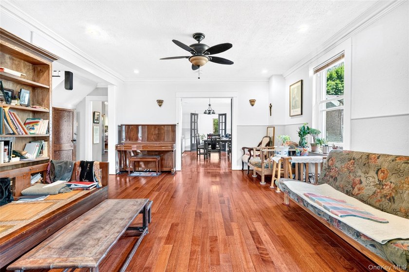 3BR | 4Ba | Elegant pre-war residence on a DOUBLE LOT with - photo 12