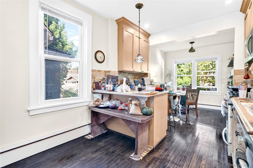 3BR | 4Ba | Elegant pre-war residence on a DOUBLE LOT with - photo 14