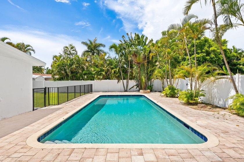 Welcome to this beautifully updated 3-bedroom, 2-bath residence - photo 21