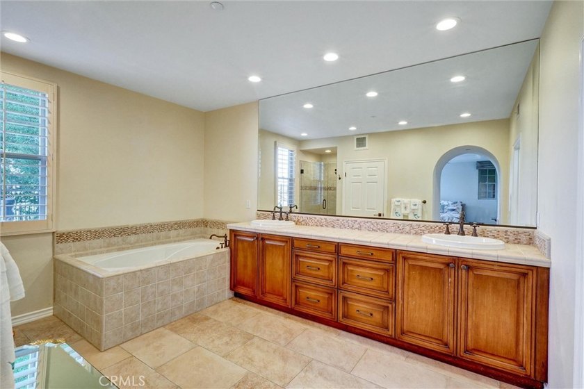 Experience the rare opportunity to own a beautifully appointed - photo 31