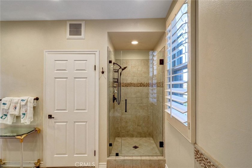 Experience the rare opportunity to own a beautifully appointed - photo 34