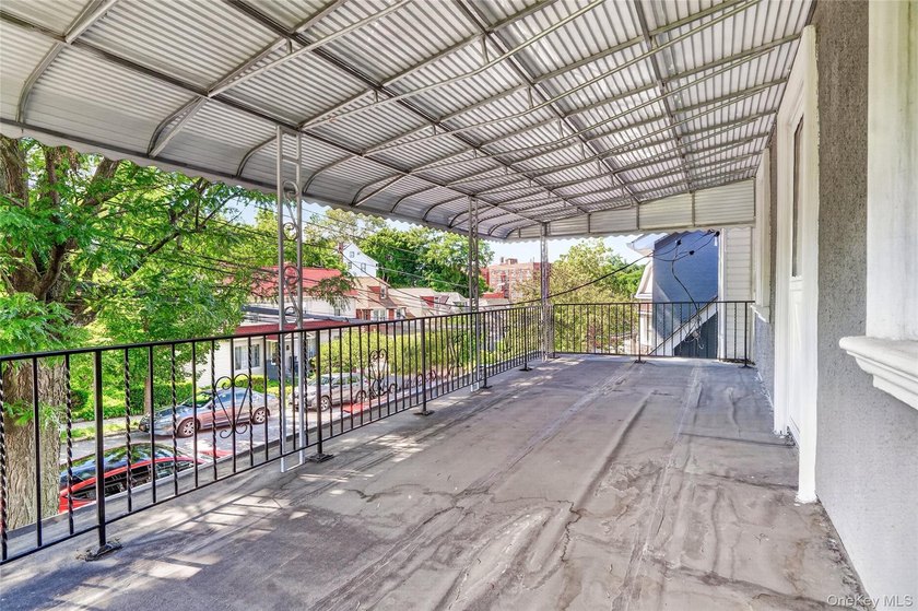 3BR | 4Ba | Elegant pre-war residence on a DOUBLE LOT with - photo 36
