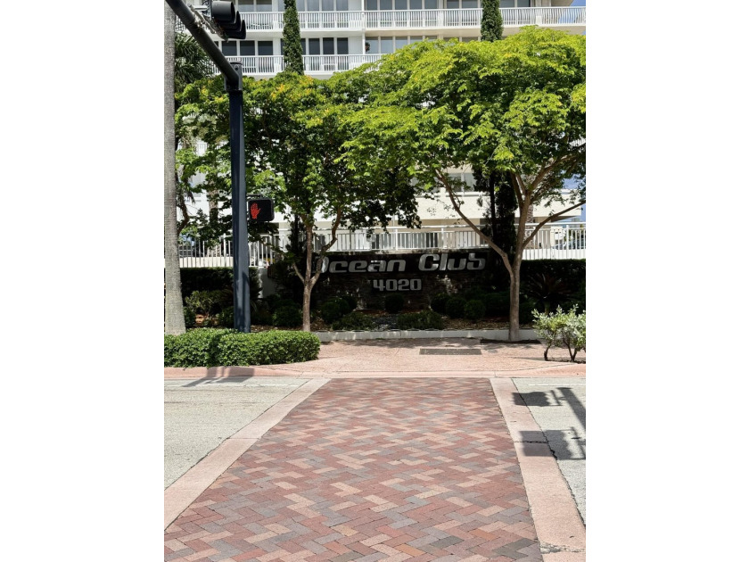 Located on the famous Galt Ocean Mile this 2BD/2BA waterfront - photo 2