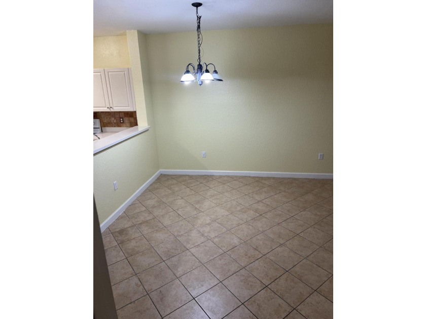 Spacious 3 bedroom, 2.5 bathroom with 1 car garage. Roof is 6 - photo 3