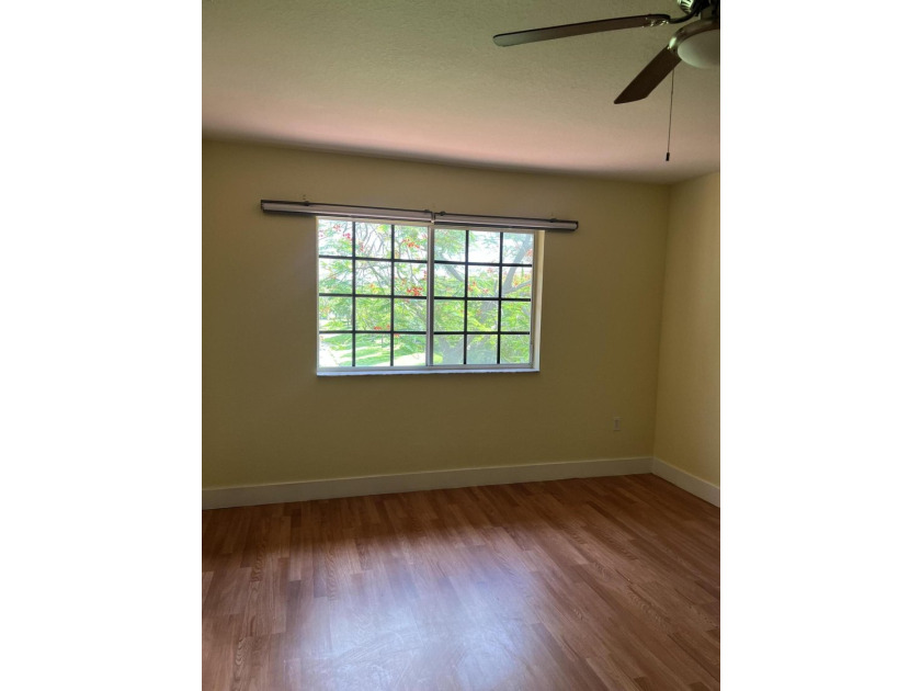 Spacious 3 bedroom, 2.5 bathroom with 1 car garage. Roof is 6 - photo 6