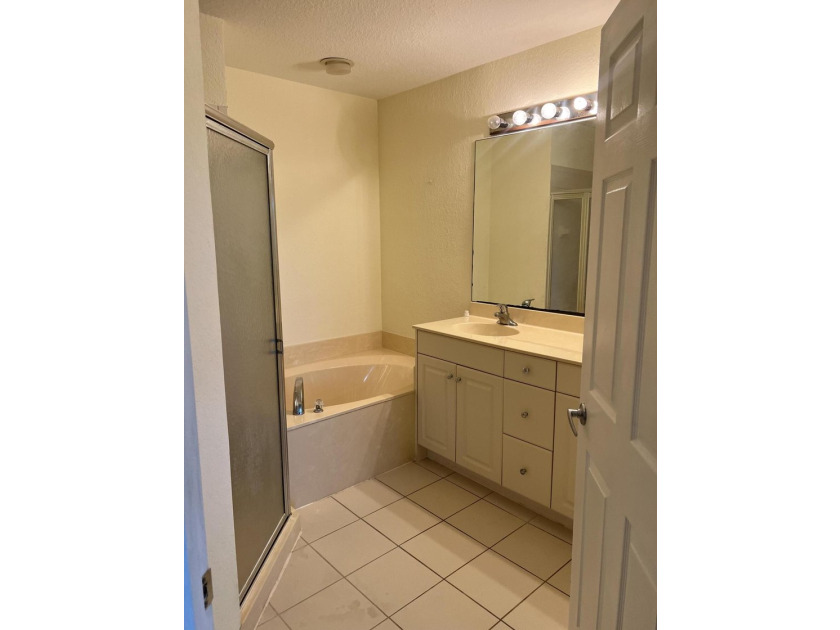 Spacious 3 bedroom, 2.5 bathroom with 1 car garage. Roof is 6 - photo 7