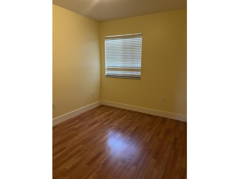 Spacious 3 bedroom, 2.5 bathroom with 1 car garage. Roof is 6 - photo 10