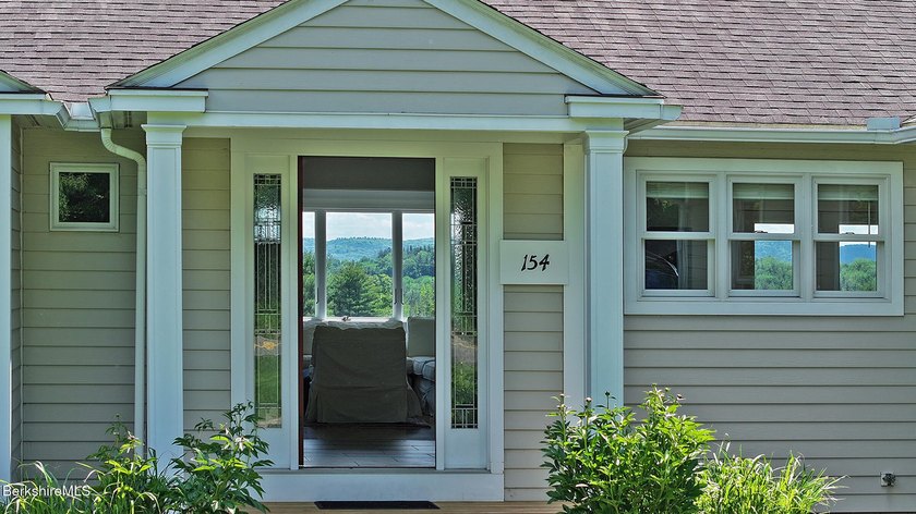 PERFECT IN LENOX!! This impeccably renovated Mid-Century Modern - photo 4