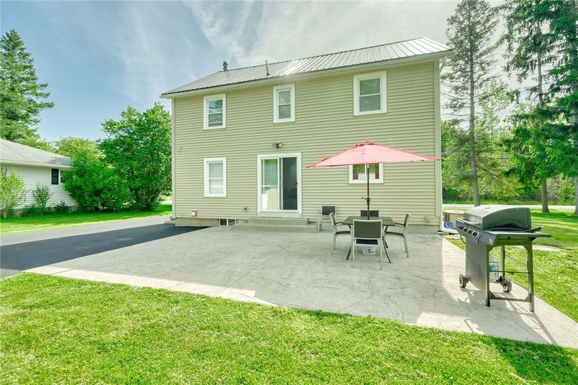 IMPRESSIVE COLONIAL tucked along the WEBSTER Village outskirts - photo 11