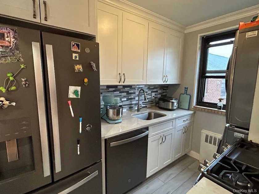 Rare For Sale Totally Renovated Two Bedroom (Size 4.5, 720 - photo 2