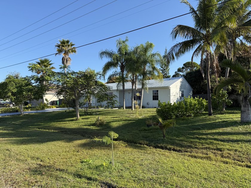 LOOKING FOR A STARTER HOME OR INVESTMENT? THIS 3BR/2BA/1 CAR - photo 2