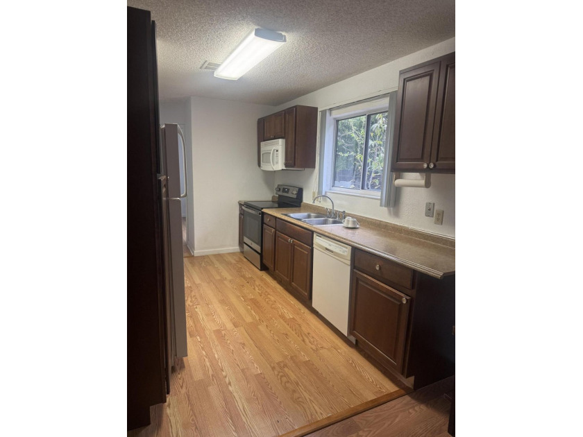 LOOKING FOR A STARTER HOME OR INVESTMENT? THIS 3BR/2BA/1 CAR - photo 4