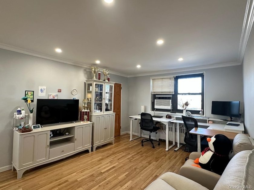 Rare For Sale Totally Renovated Two Bedroom (Size 4.5, 720 - photo 9