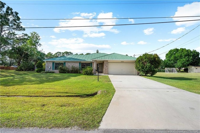 This is it ! Your WARM &amp; SUNNY Florida homes. Store your shovels - photo 2