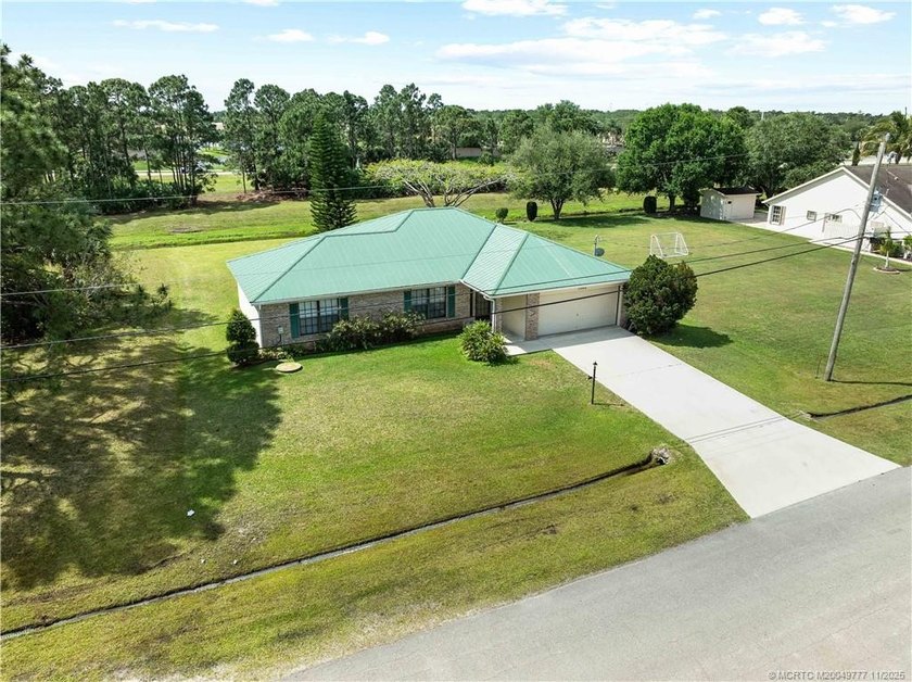 This is it ! Your WARM &amp; SUNNY Florida homes. Store your shovels - photo 3