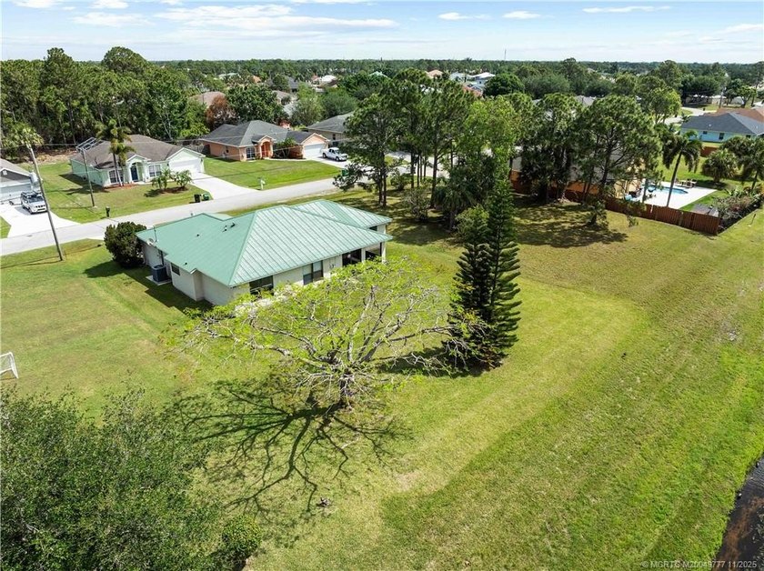 This is it ! Your WARM &amp; SUNNY Florida homes. Store your shovels - photo 4