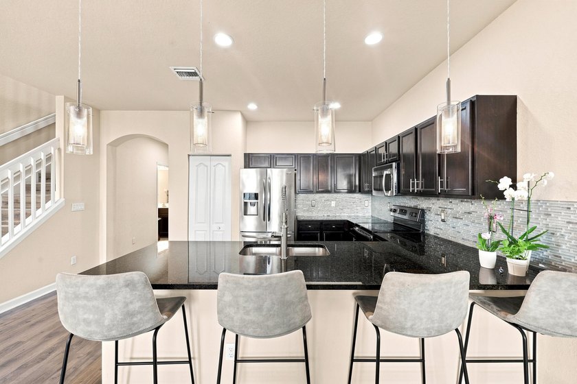 Welcome to this beautifully updated 4-bedroom, 3.5-bath home in - photo 5