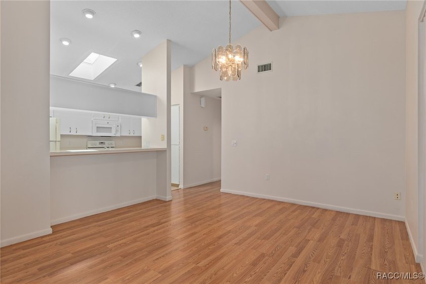 Welcoming 3 bedroom, 2 bath home in the Oakleaf Villas Community - photo 9