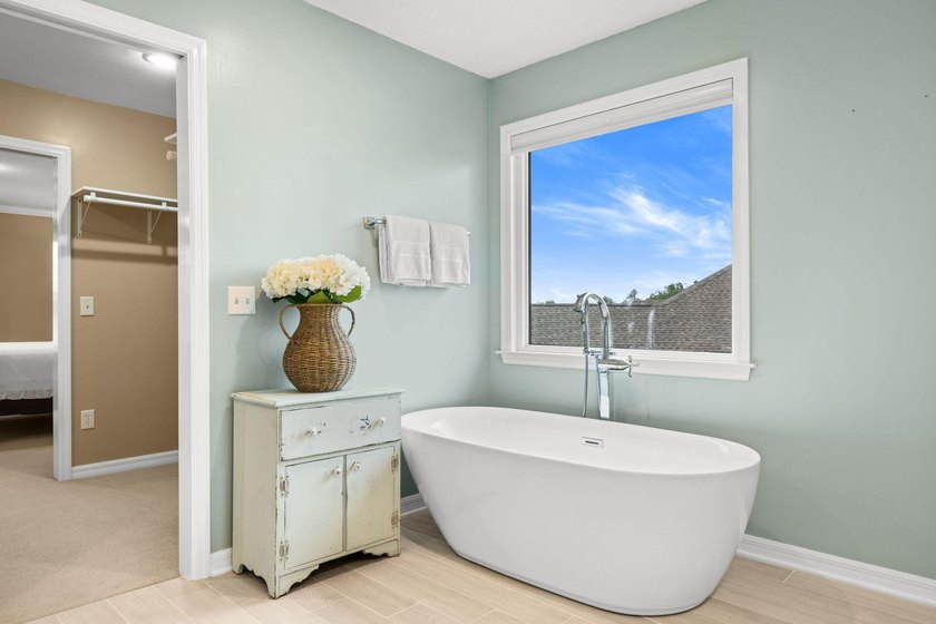 METICULOSULY Cared For, and one of the LOWEST PRICED per sq/ft - photo 24