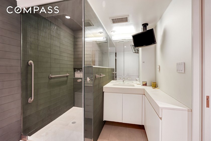 **Huge 3-Bedroom Co-op on Billionaire Row** A stunning - photo 15