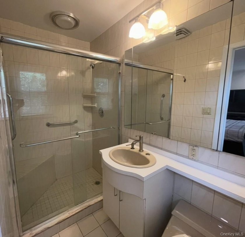 Welcome to this beautifully maintained split-level home located - photo 18