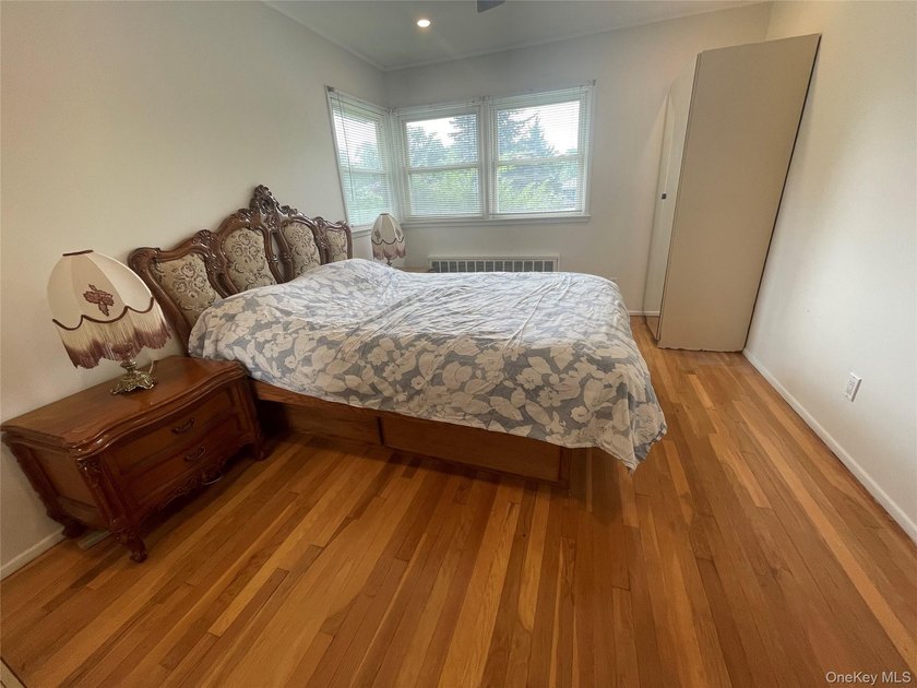 Welcome to this beautifully maintained split-level home located - photo 19