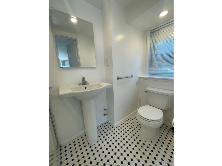 Welcome to this beautifully maintained split-level home located - photo 28