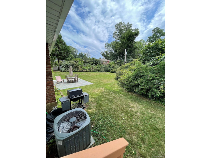 Welcome to this beautifully maintained split-level home located - photo 41