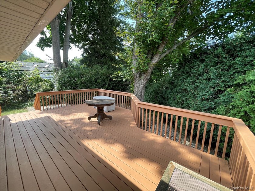 Welcome to this beautifully maintained split-level home located - photo 43