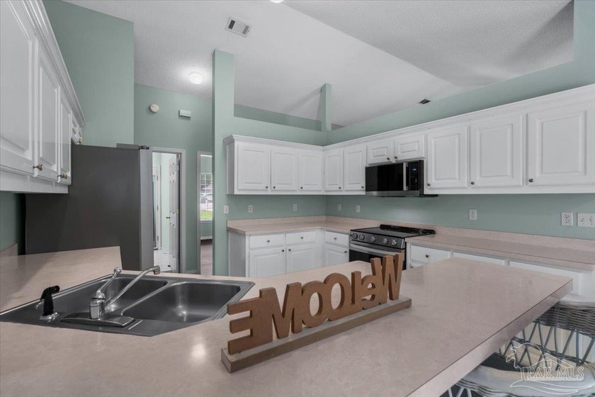 BRICK RANCH ON A CUL-DE-SAC!!! Enjoy the charm of this home - photo 14