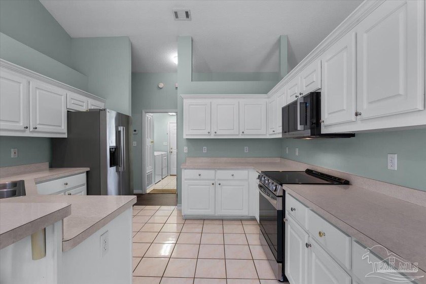 BRICK RANCH ON A CUL-DE-SAC!!! Enjoy the charm of this home - photo 15