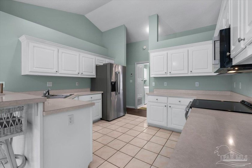 BRICK RANCH ON A CUL-DE-SAC!!! Enjoy the charm of this home - photo 16