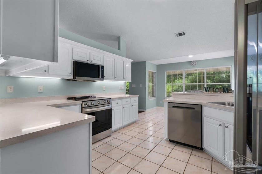 BRICK RANCH ON A CUL-DE-SAC!!! Enjoy the charm of this home - photo 18