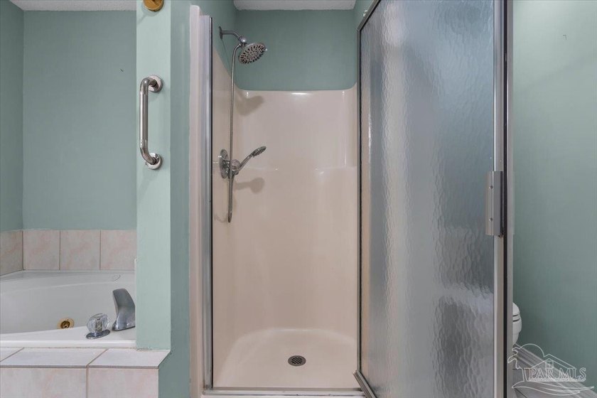 BRICK RANCH ON A CUL-DE-SAC!!! Enjoy the charm of this home - photo 32
