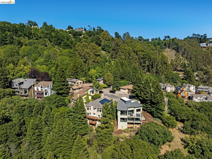 Tucked into a private cul-de-sac in Oakland Hills' coveted - photo 38
