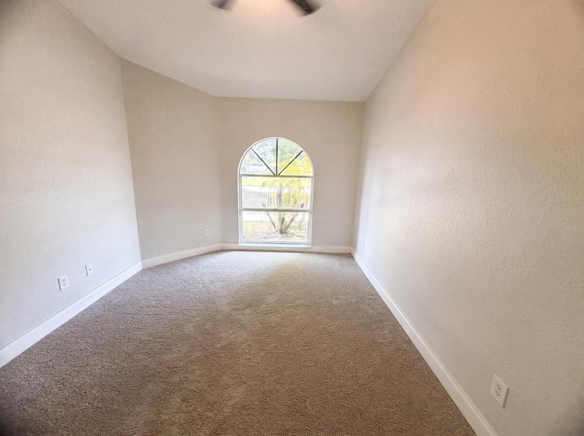 Step into 711 SE Celtic Ave, recently refreshed with fresh - photo 4