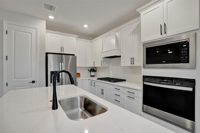 OWNER HAS MOVED -BEST DEAL - Quietest street - no through - photo 9