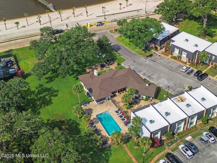 Living at this beautiful 2 bedroom, 3 bath Gulf Oaks Condominium - photo 32