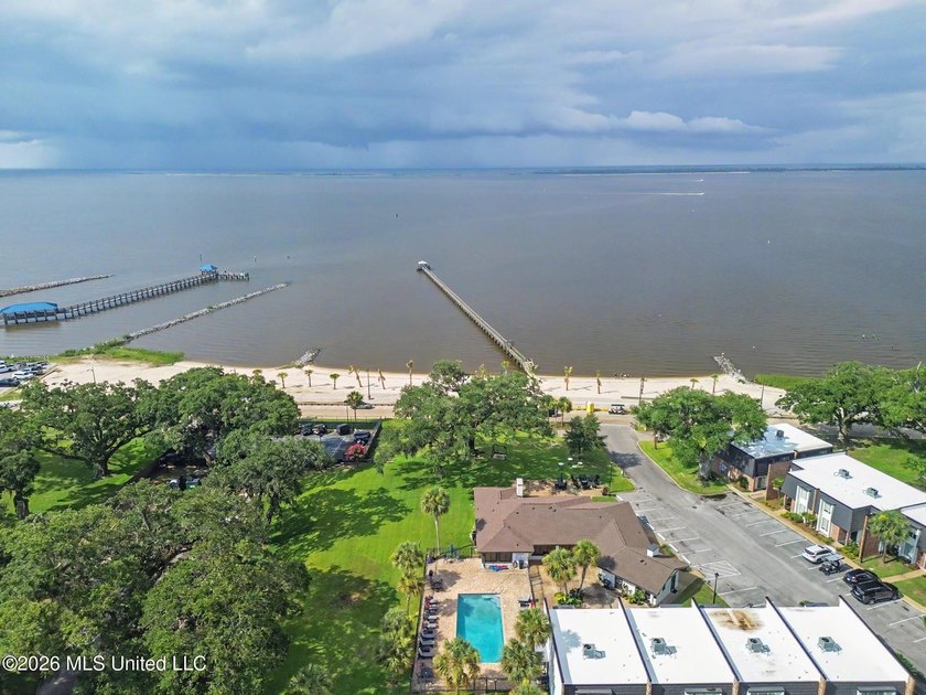 Living at this beautiful 2 bedroom, 3 bath Gulf Oaks Condominium - photo 35