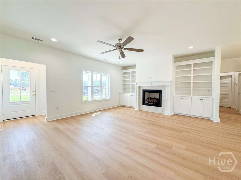 Move-in ready! Stunning ranch on a half-acre cul-de-sac lot in - photo 3