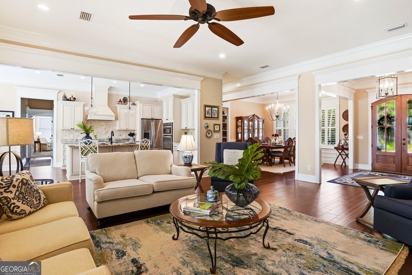 Welcome to this beautifully custom designed 3/4 bedroom, 4 bath - photo 11