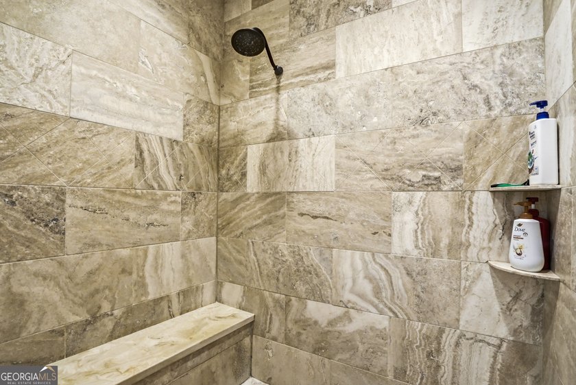 Welcome to this beautifully custom designed 3/4 bedroom, 4 bath - photo 20