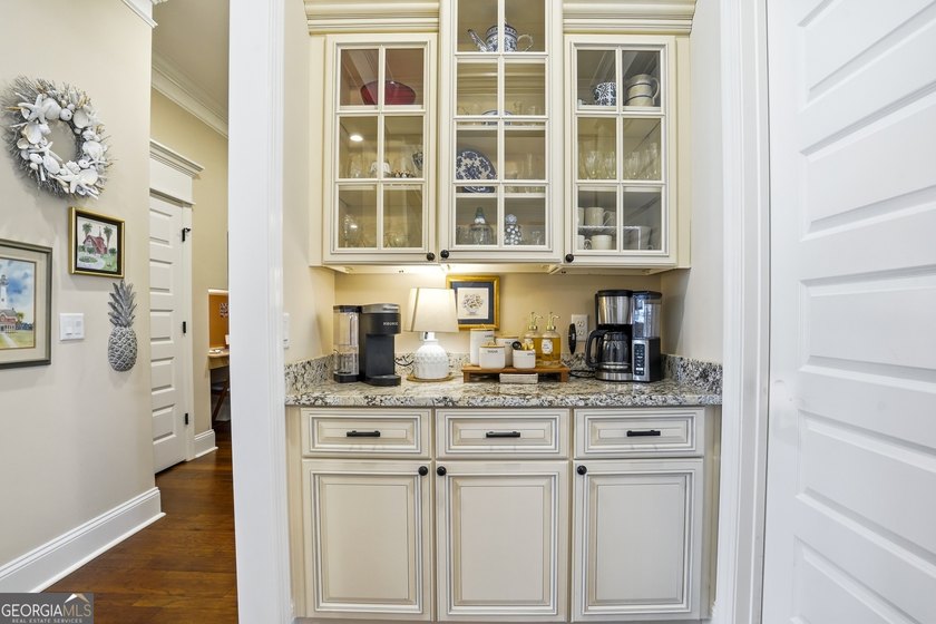 Welcome to this beautifully custom designed 3/4 bedroom, 4 bath - photo 30