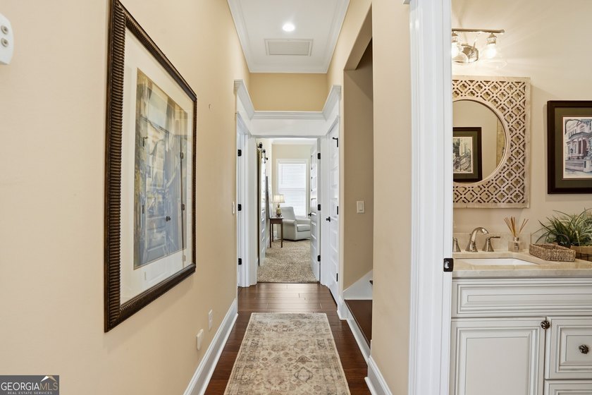 Welcome to this beautifully custom designed 3/4 bedroom, 4 bath - photo 32