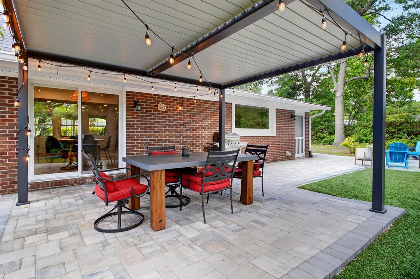 Tucked into the Queensborough neighborhood on James Island, this - photo 34