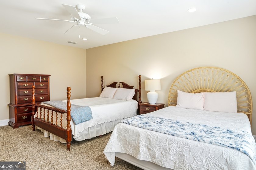 Welcome to this beautifully custom designed 3/4 bedroom, 4 bath - photo 48
