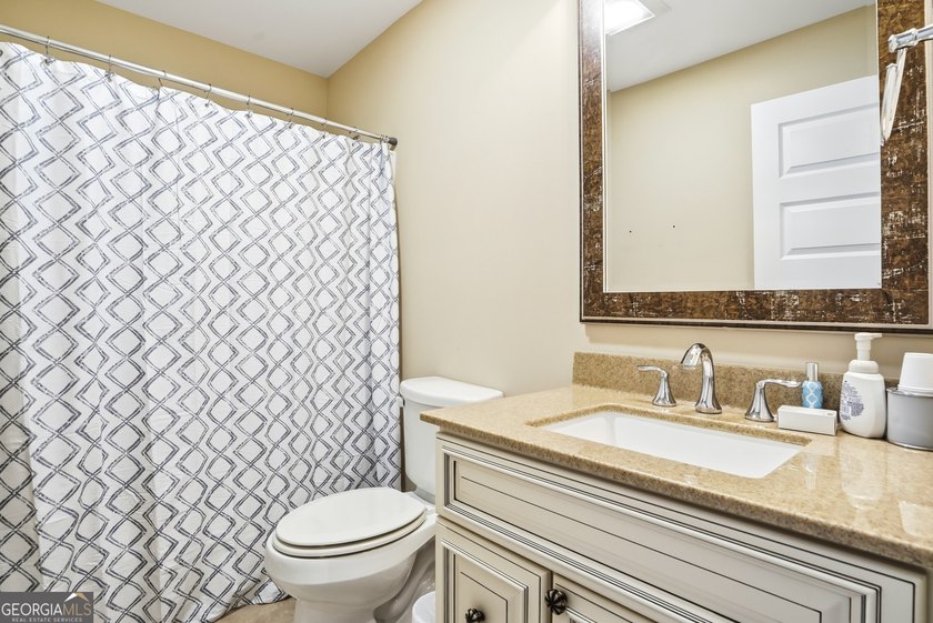 Welcome to this beautifully custom designed 3/4 bedroom, 4 bath - photo 50