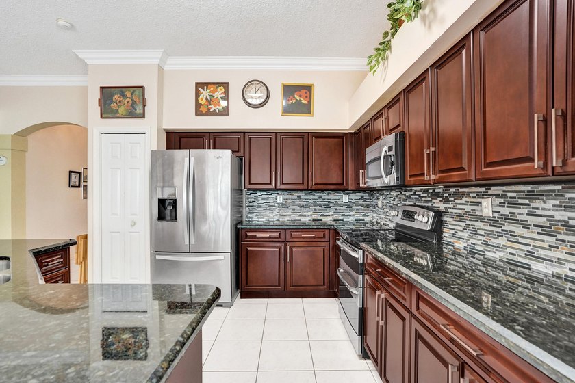 Beautifully maintained, ONE-OWNER 3BR/2BA, K. Hovnanian home in - photo 10