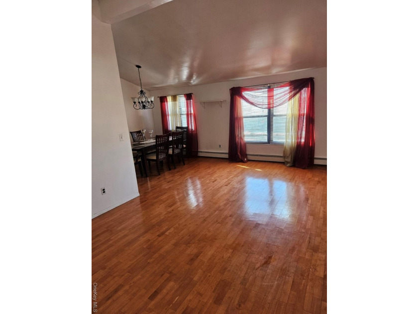 Nicely maintained 2 family home with wood floors. 1st floor has - photo 4